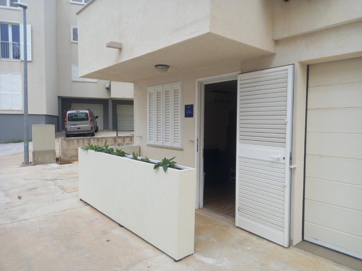 Studio Apartman Kiara Bol Zewnętrze zdjęcie